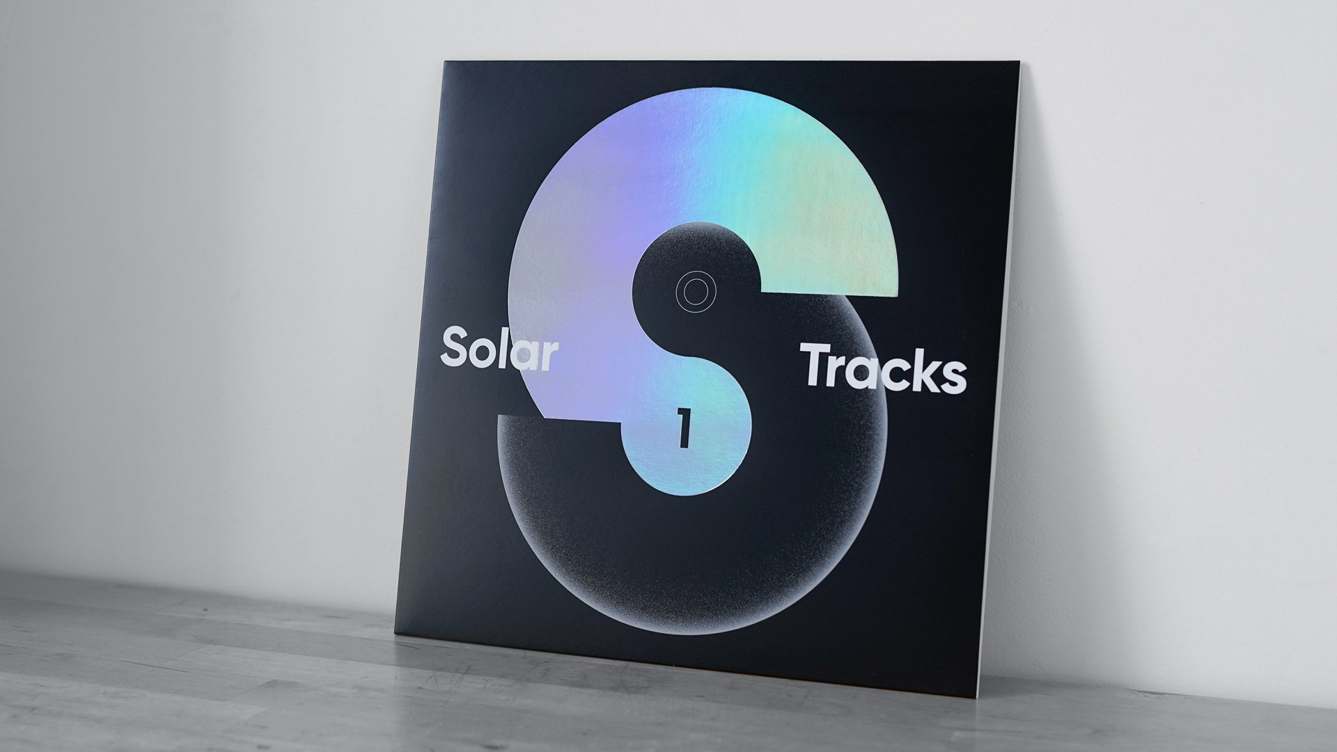 To celebrate its 20th anniversary, SolarSoundSystem, the pioneer of the sound-systems powered only by renewable energies and founder of Radio3S, "the first 100% solar powered webradio", is proud to release "Solar Tracks # 01", a compilation gathering 8 artists from its worldwide network.