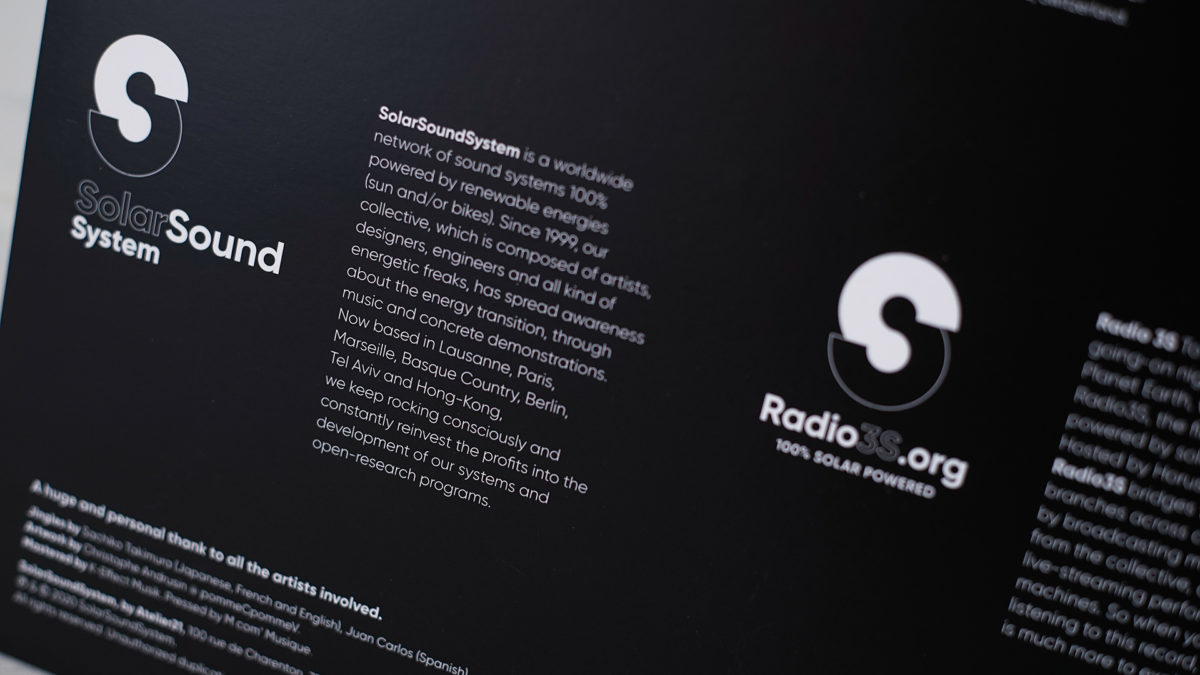 Pour fêter ses 20 ans, SolarSoundSystem, pionnier des systèmes sonores alimentés uniquement par les énergies renouvelables et fondateur de Radio3S, "la première webradio 100% solaire", lance "Solar Tracks # 01", une compilation réunissant 8 artistes de son réseau mondial. Direction artistique & design graphique Christophe Andrusin pommeC pommev